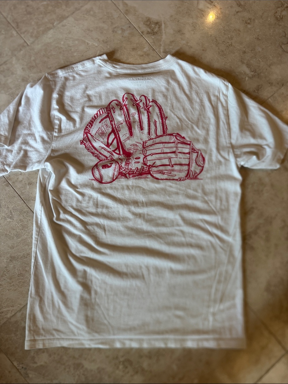 vineyard vines Men's Graphic Tee with Baseball Glove Print
